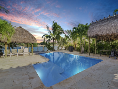 Walk to Surfside, Ocean Access Villa Heated Pool
